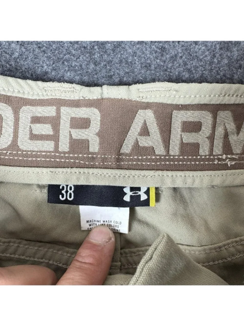 Under Armour Shorts Mens Size 38 Beige Cargo Cotton Canvas Pockets Casual Summer